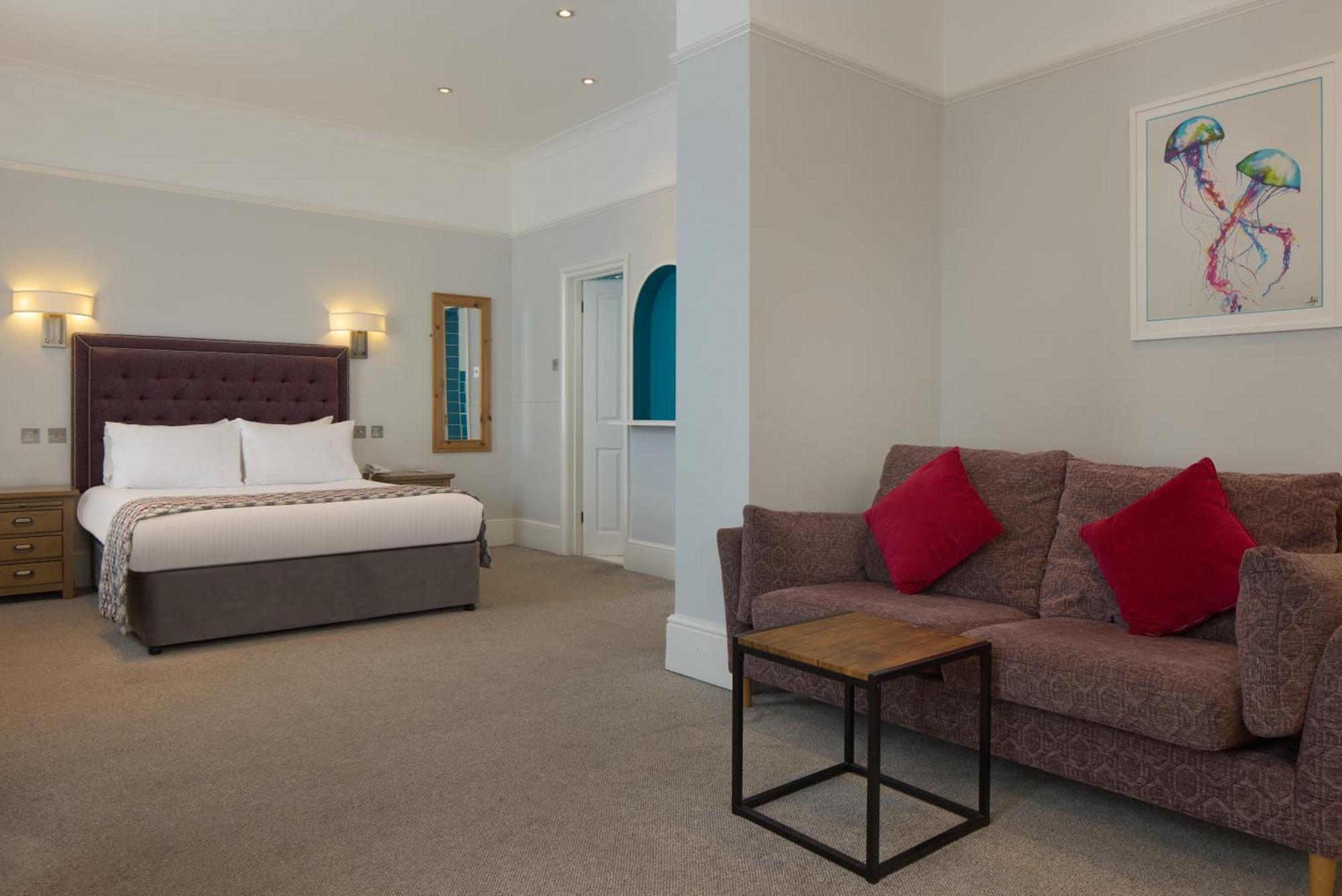 The Lansdowne, Hotel