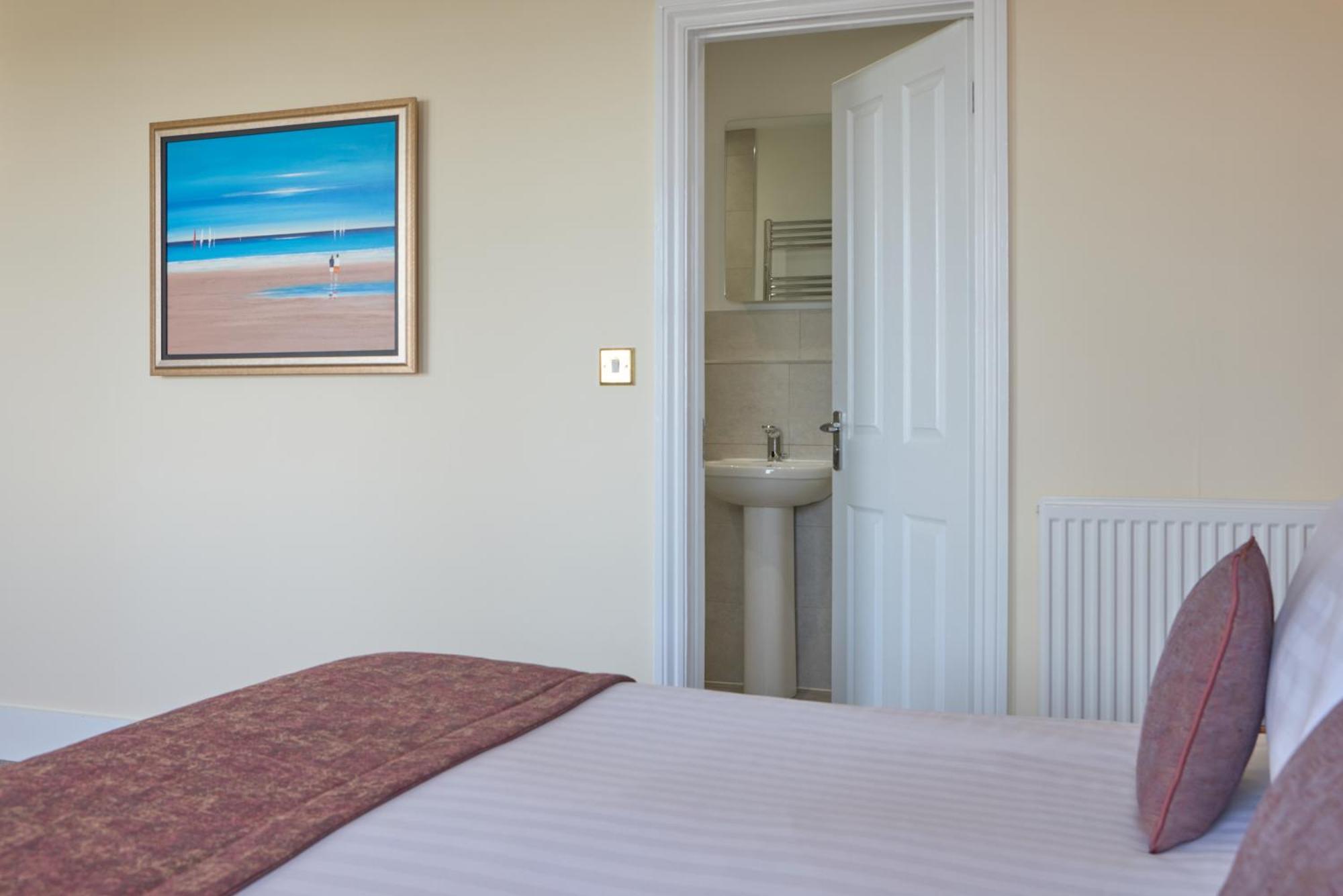 The Lansdowne, 4* Истбурн