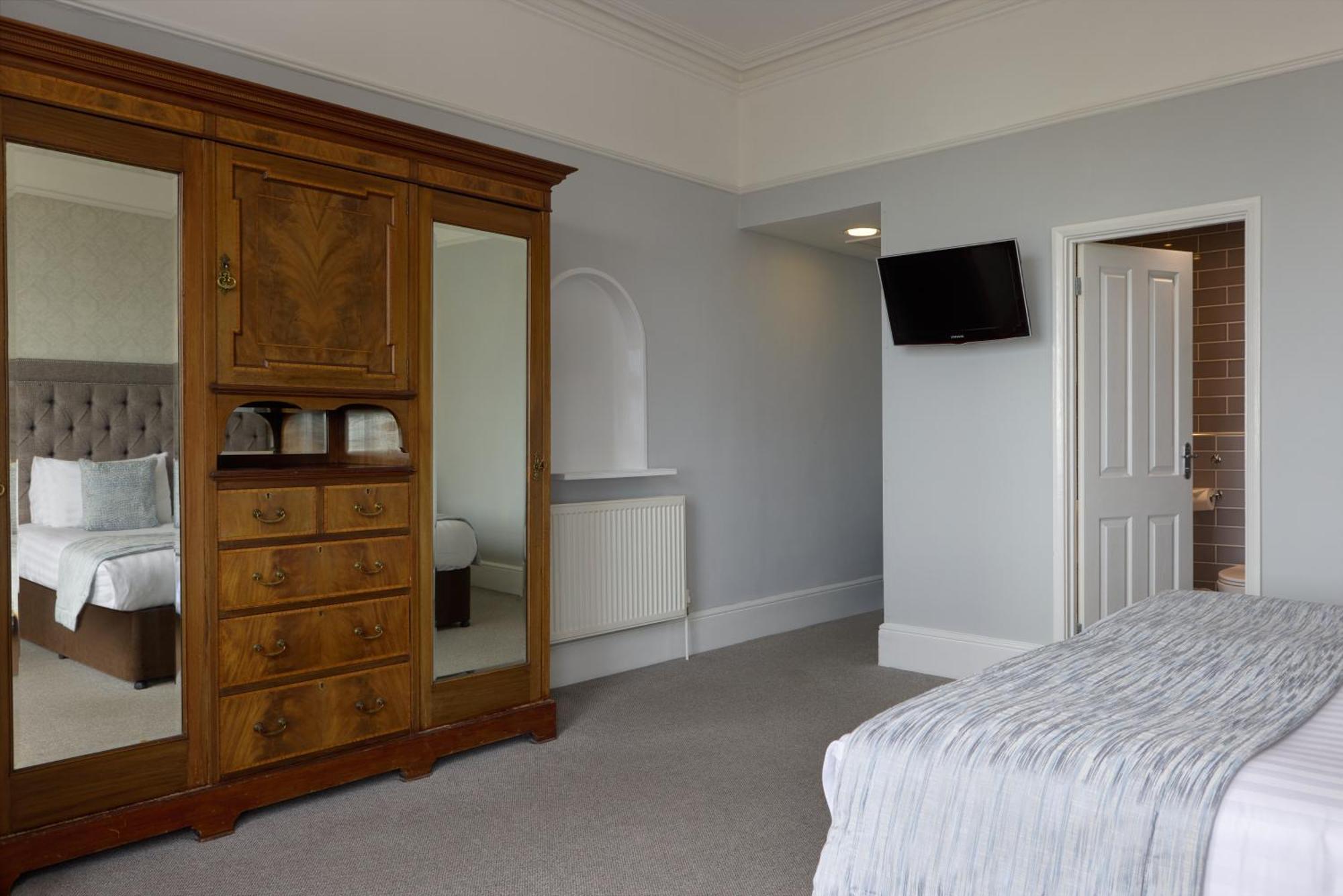 The Lansdowne, 4* Истбурн