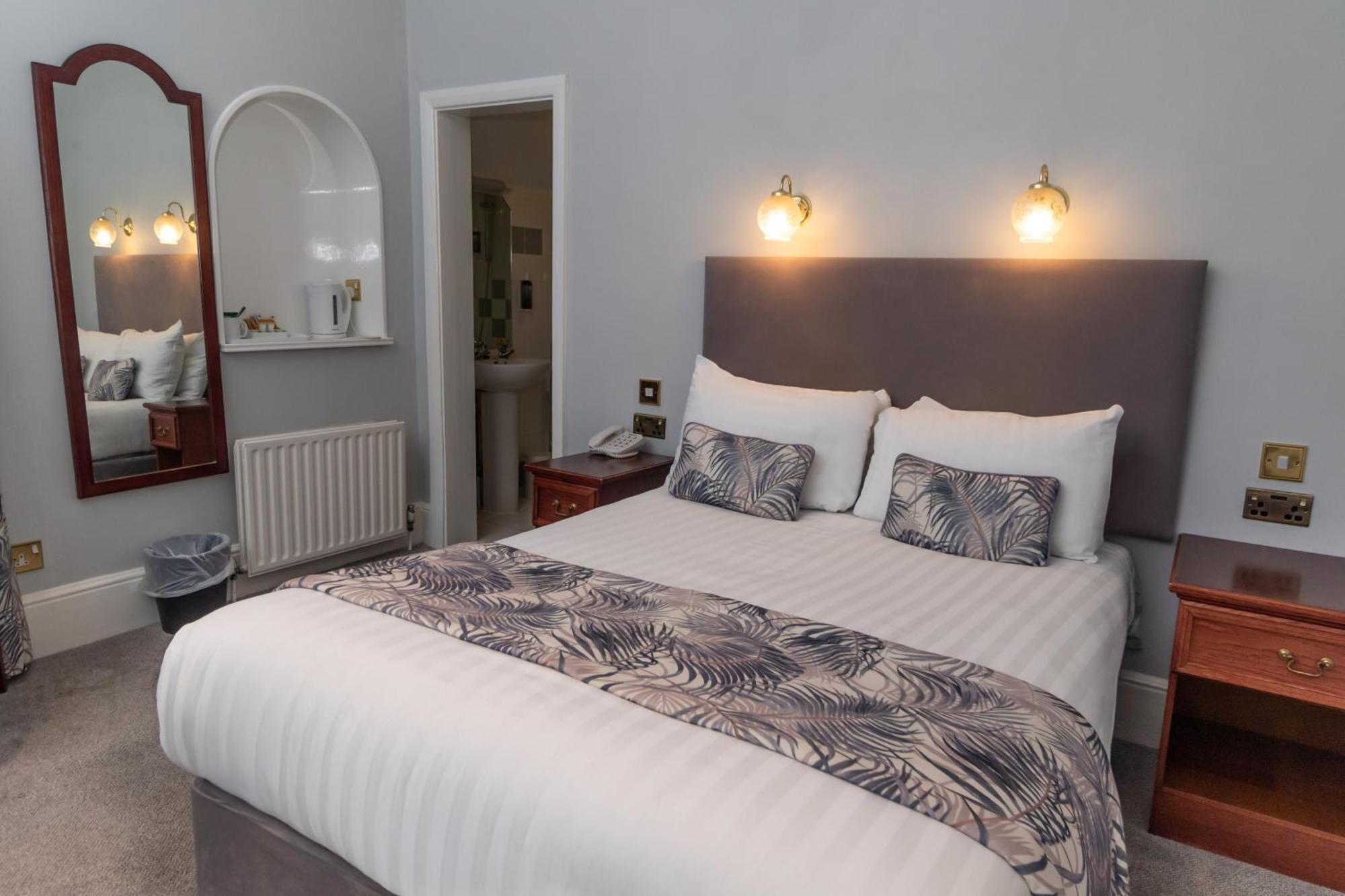 The Lansdowne, 4* Истбурн