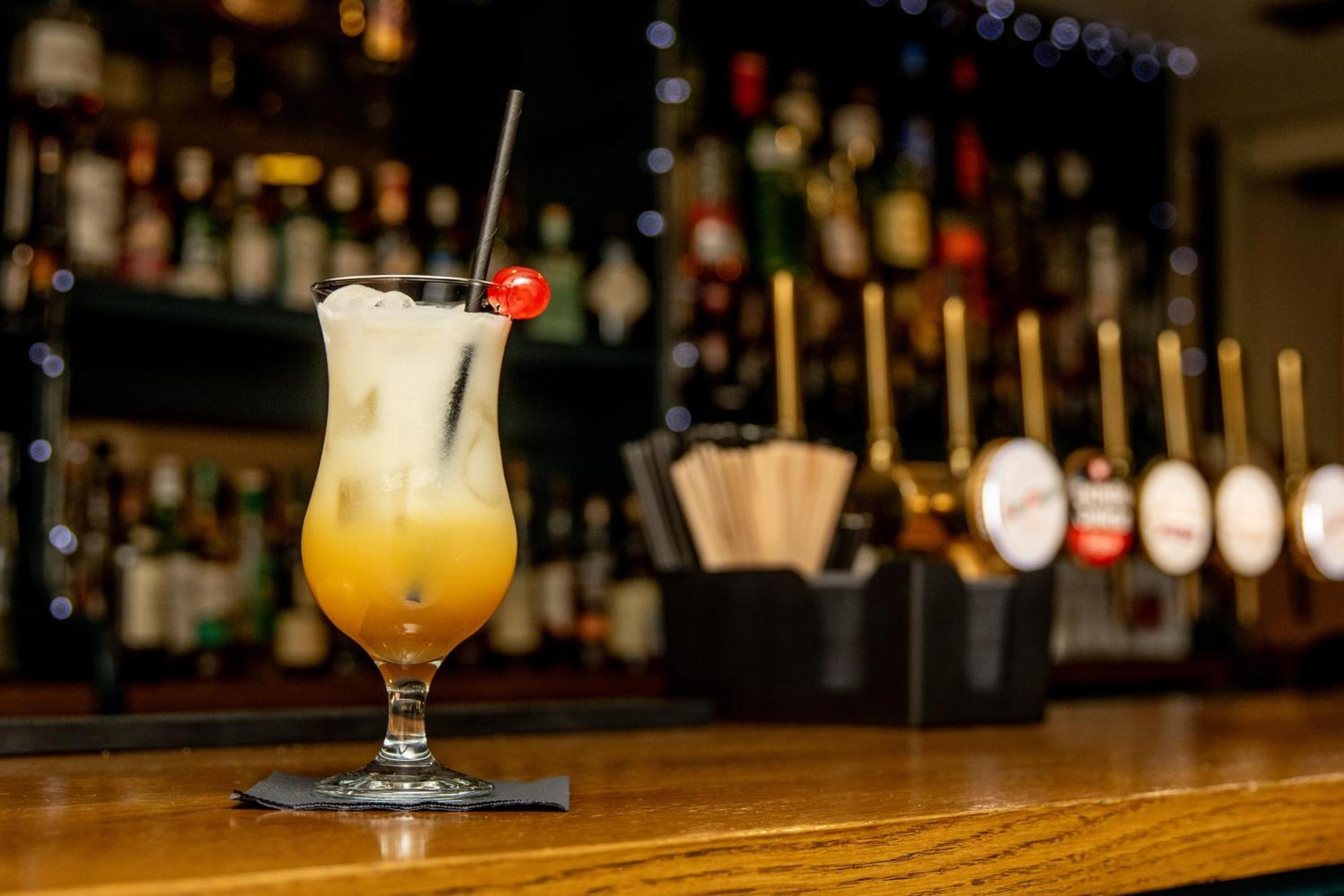 Отель The Lansdowne, Истбурн